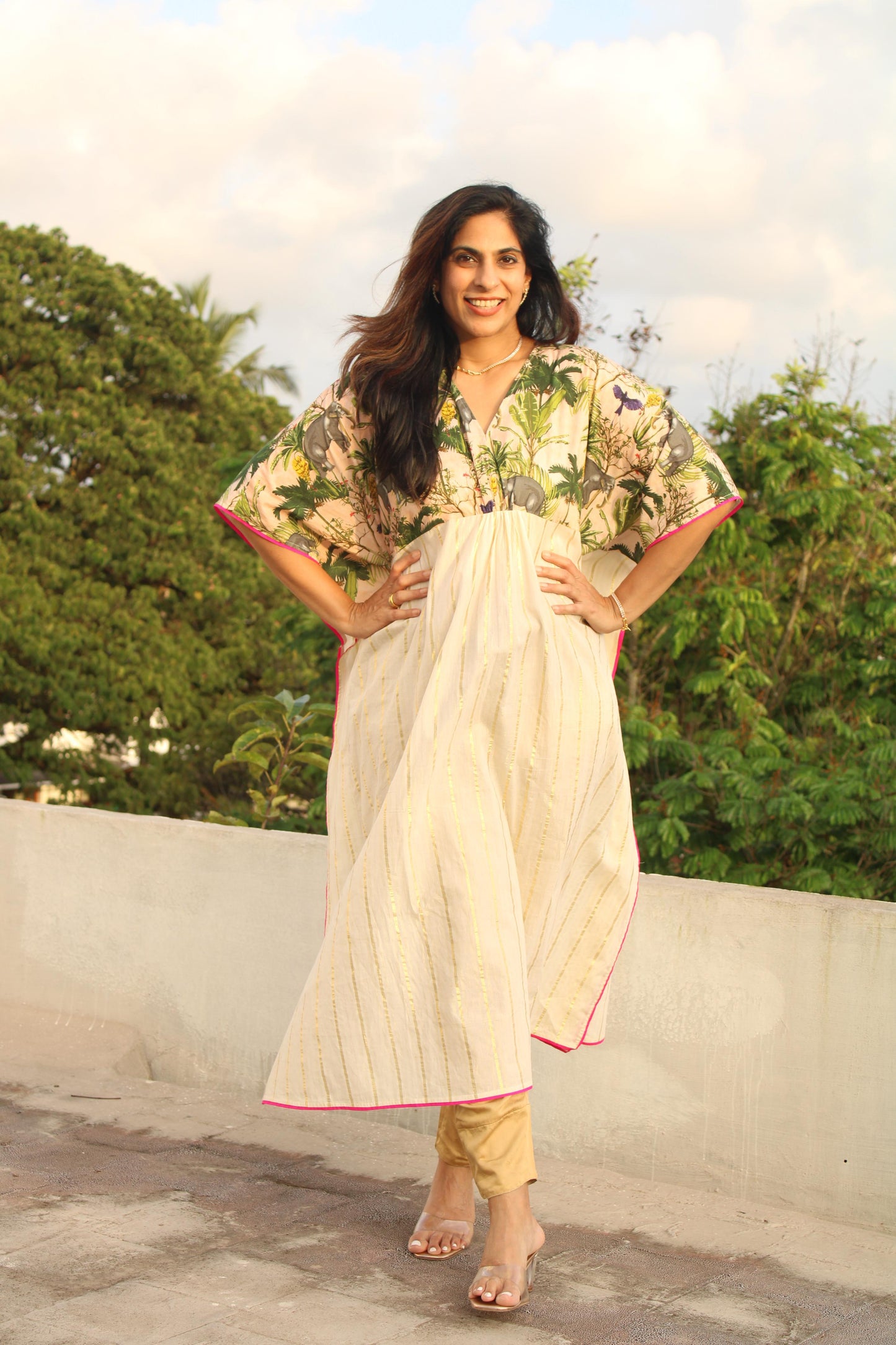 Kaatil Onam Print Off-white Kaftan