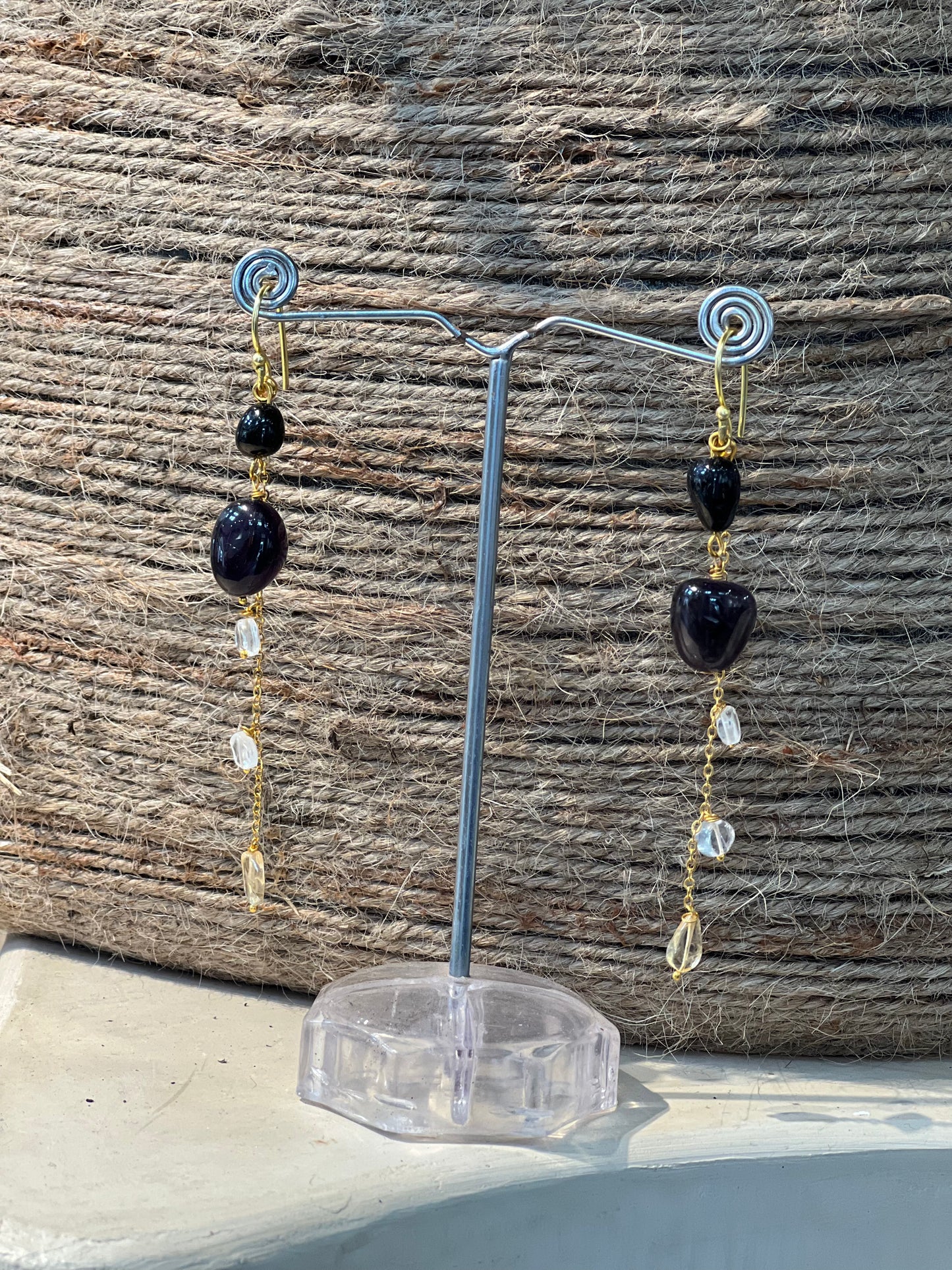 BLACK & WHITE STONE EARRINGS