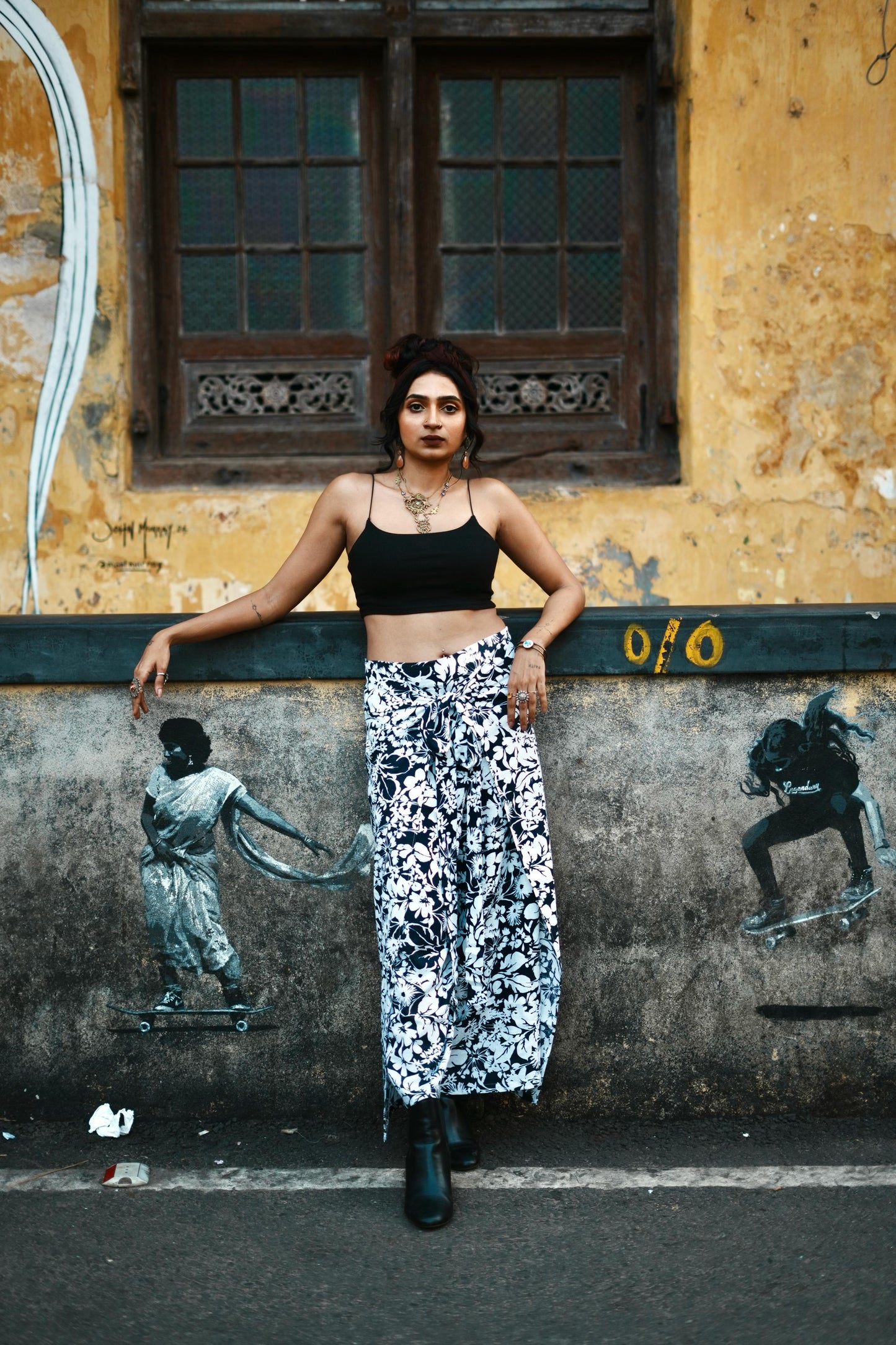 BLACK AND WHITE FLORAL PRINTED WRAP PANT