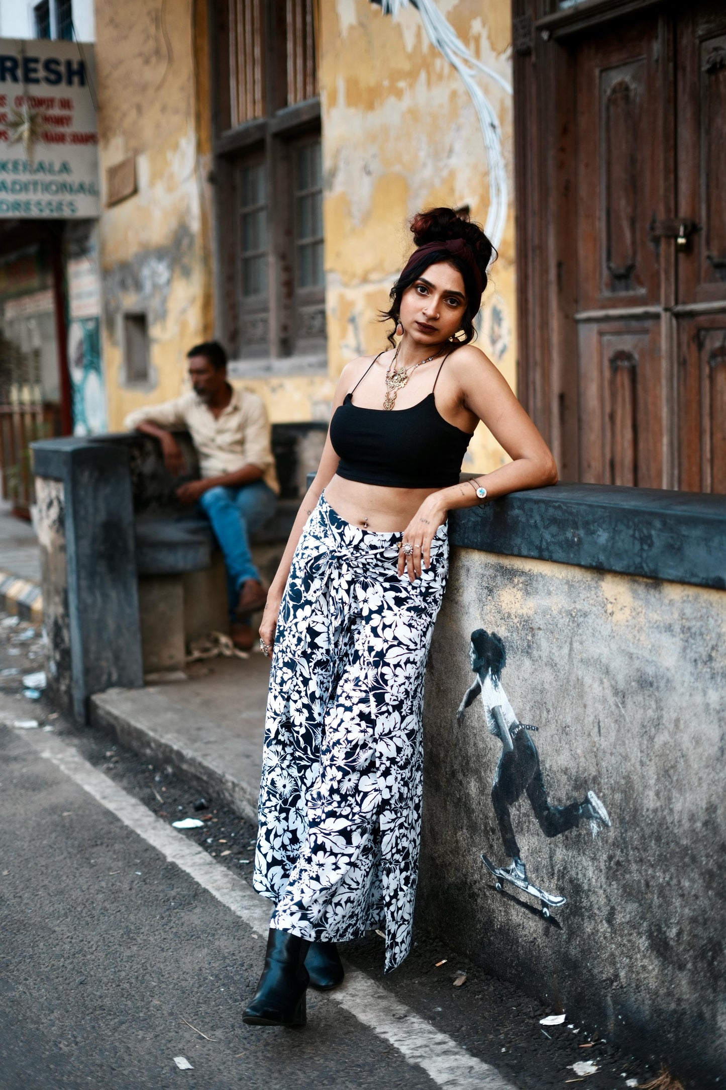 BLACK AND WHITE FLORAL PRINTED WRAP PANT
