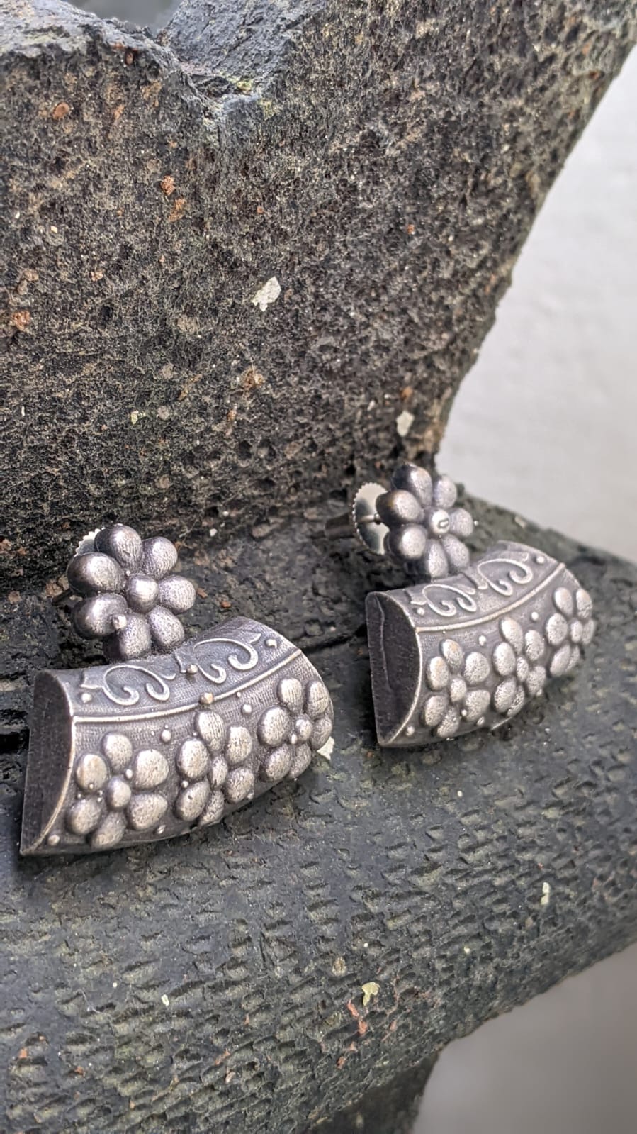 FLORAL CLUTCH | STATEMENT STUD