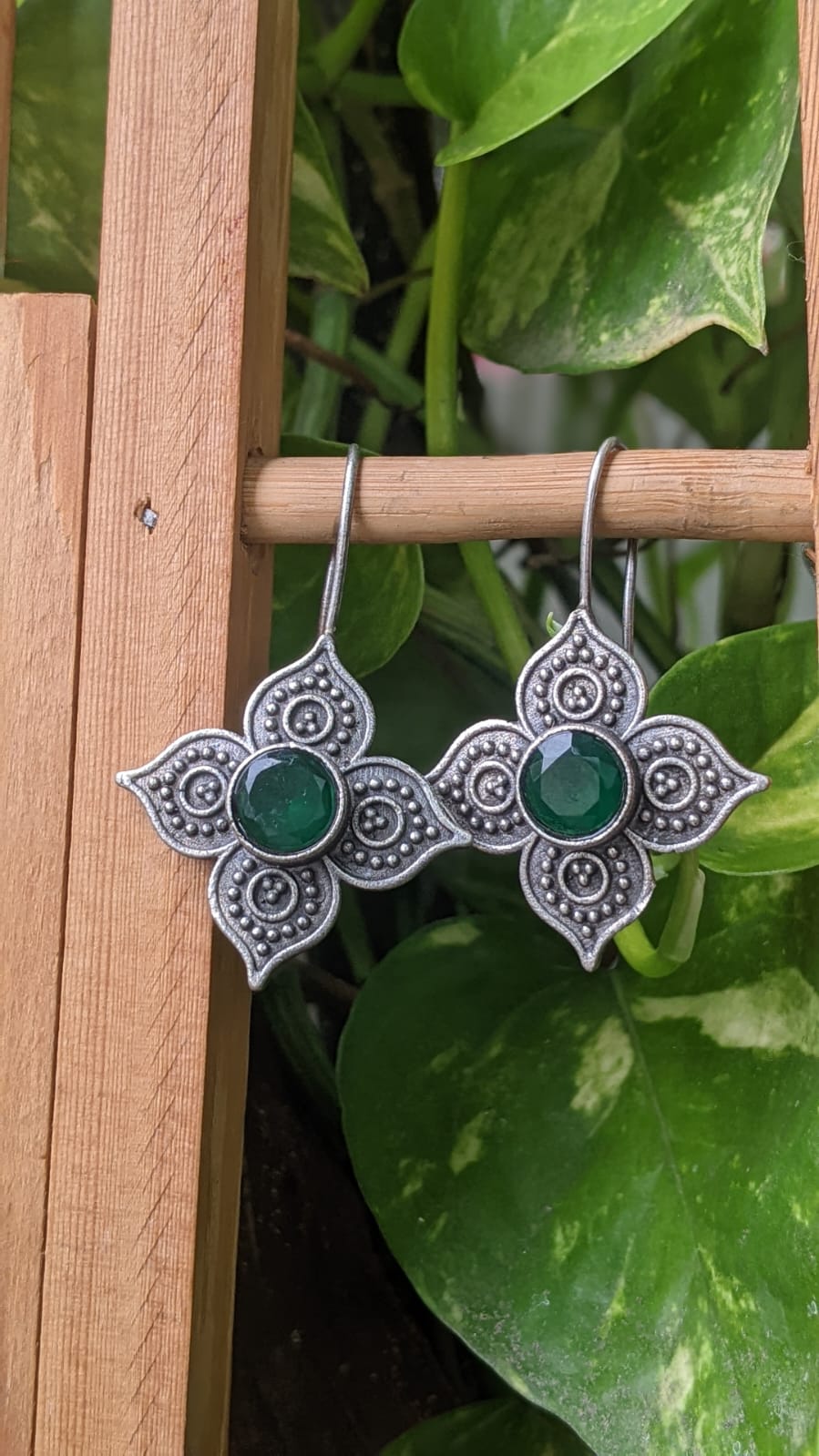 FLORAL GREEN STONE HOOKS