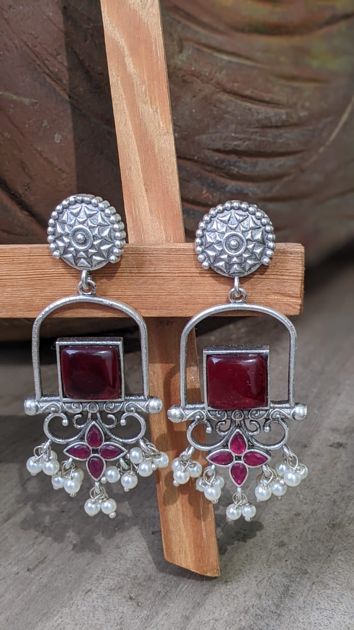 TULYA PEARL STATEMENT STUD
