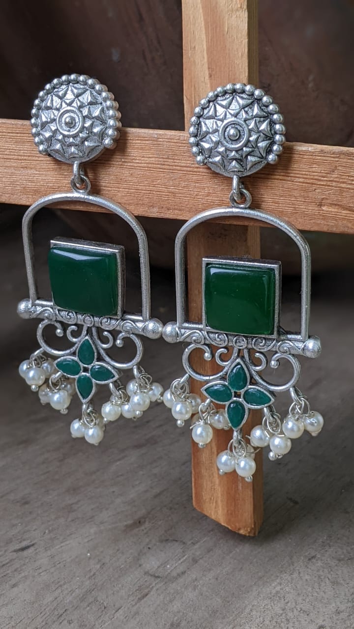 TULYA PEARL STATEMENT STUD