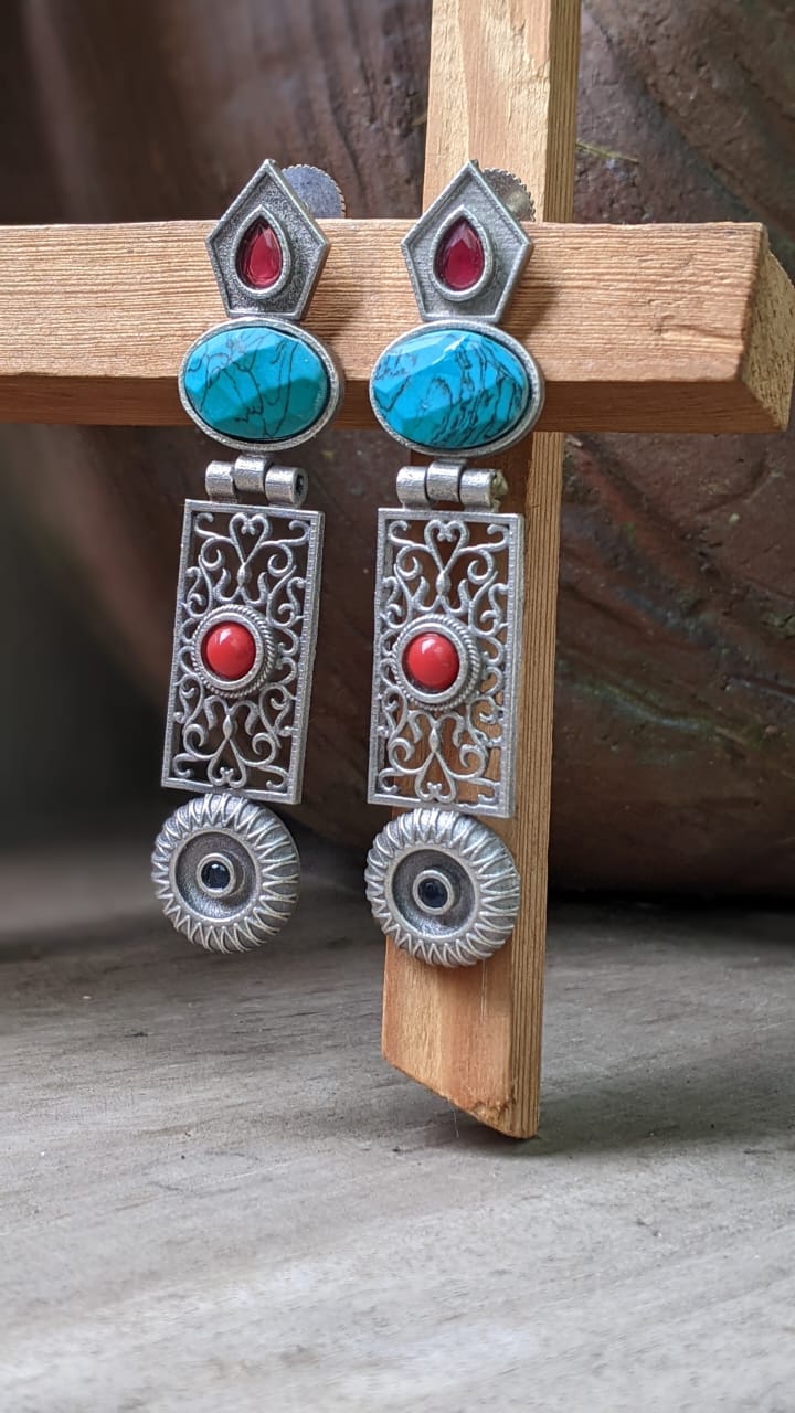 TURQUOISE TRIBAL PLATED STUD
