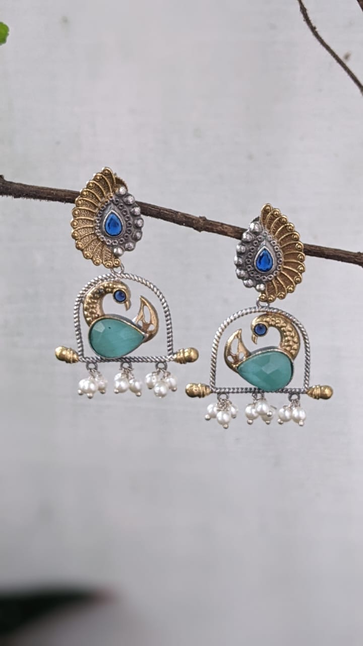 PEACOCK PEARL STATEMENT STUD