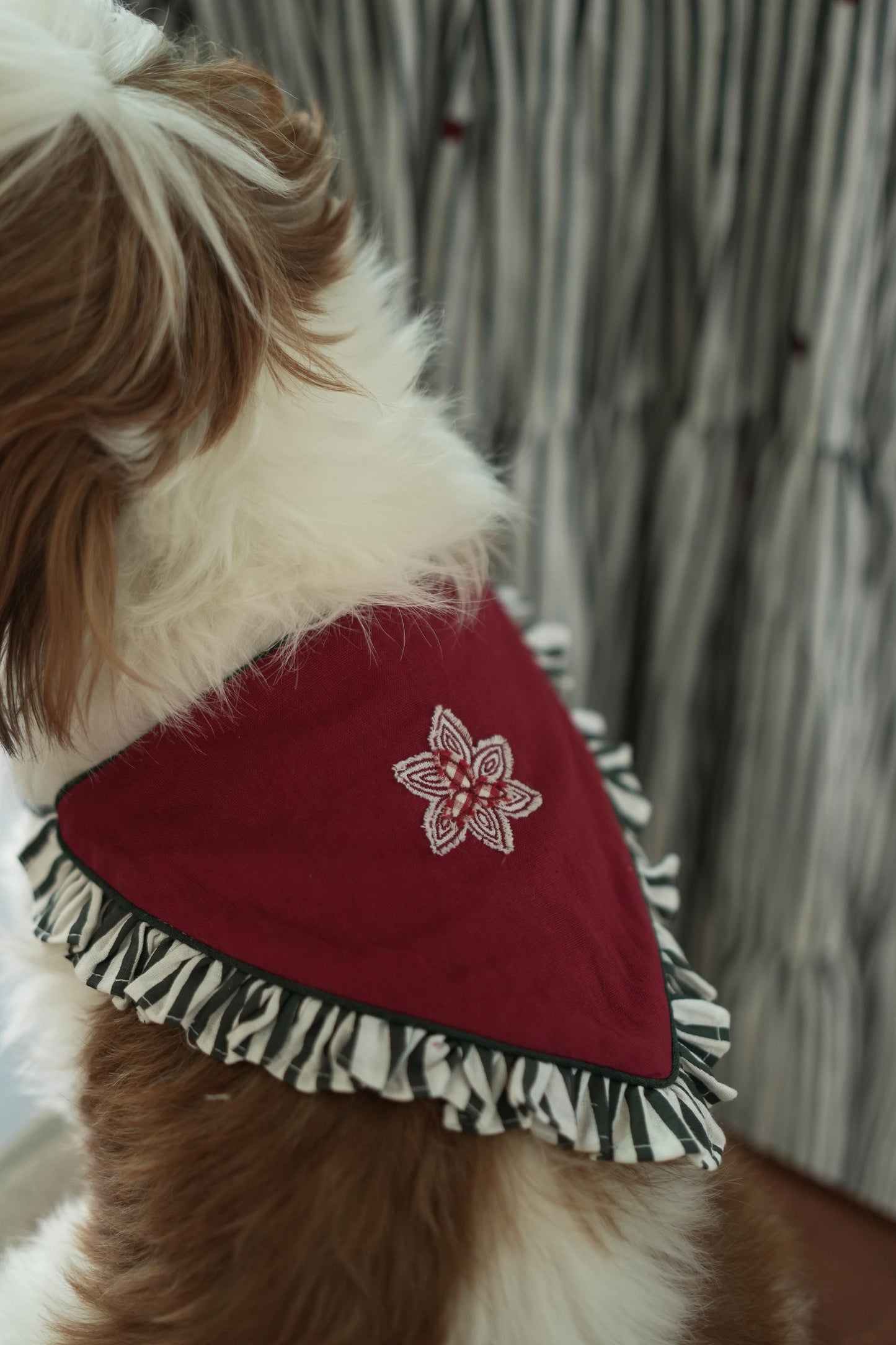 FRILLED CHRISTMAS FLOWER BIB