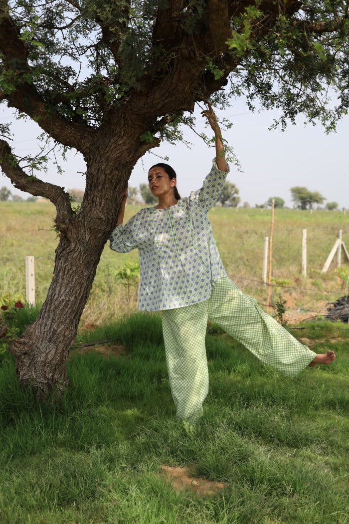 WHITE EMBER PLEAT TOP