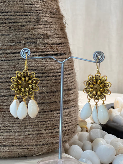 GOLD PLATED FLORAL EARRING