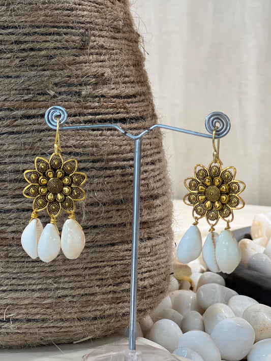 GOLD PLATED FLORAL EARRING