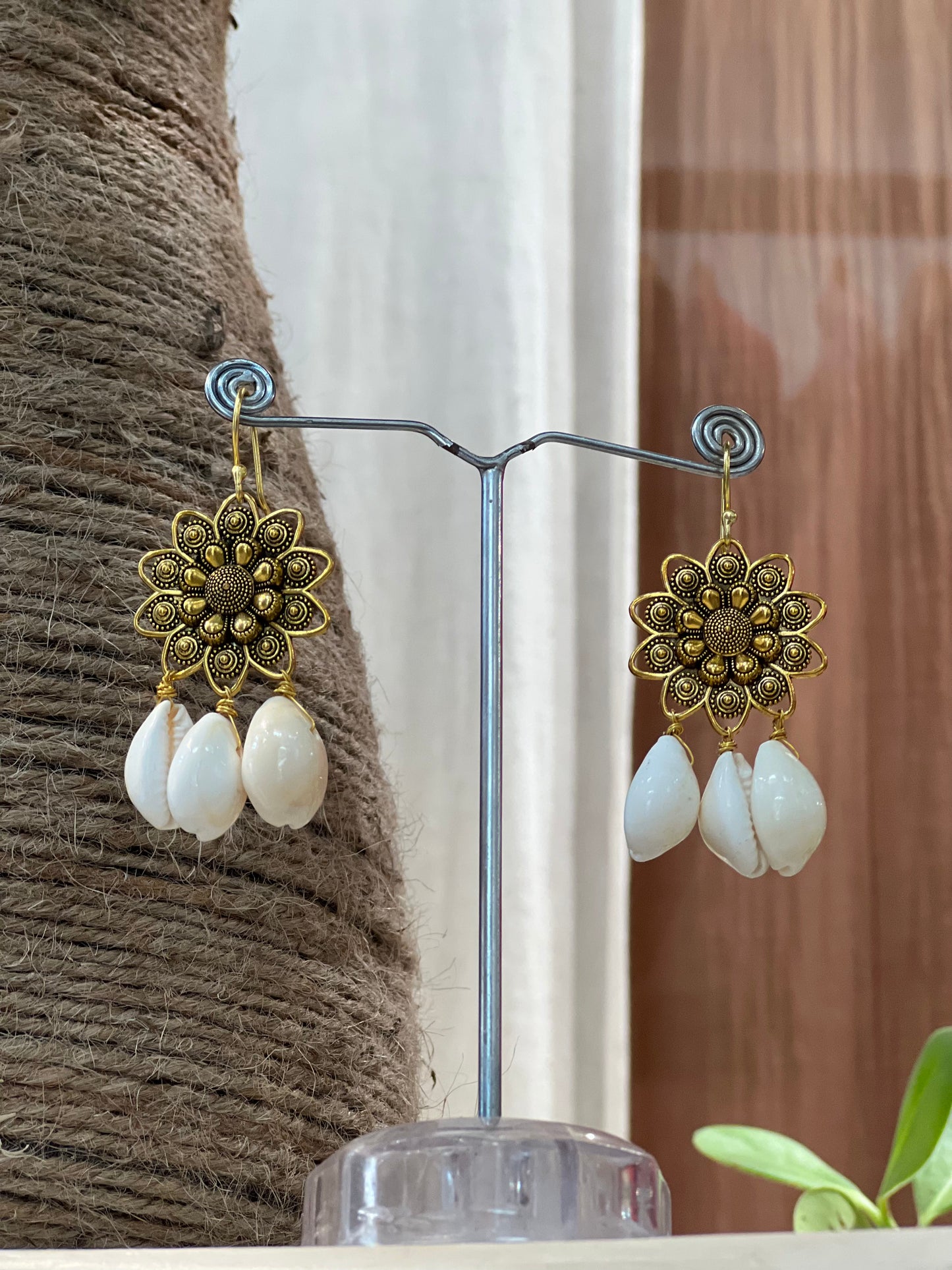 GOLD PLATED FLORAL EARRING
