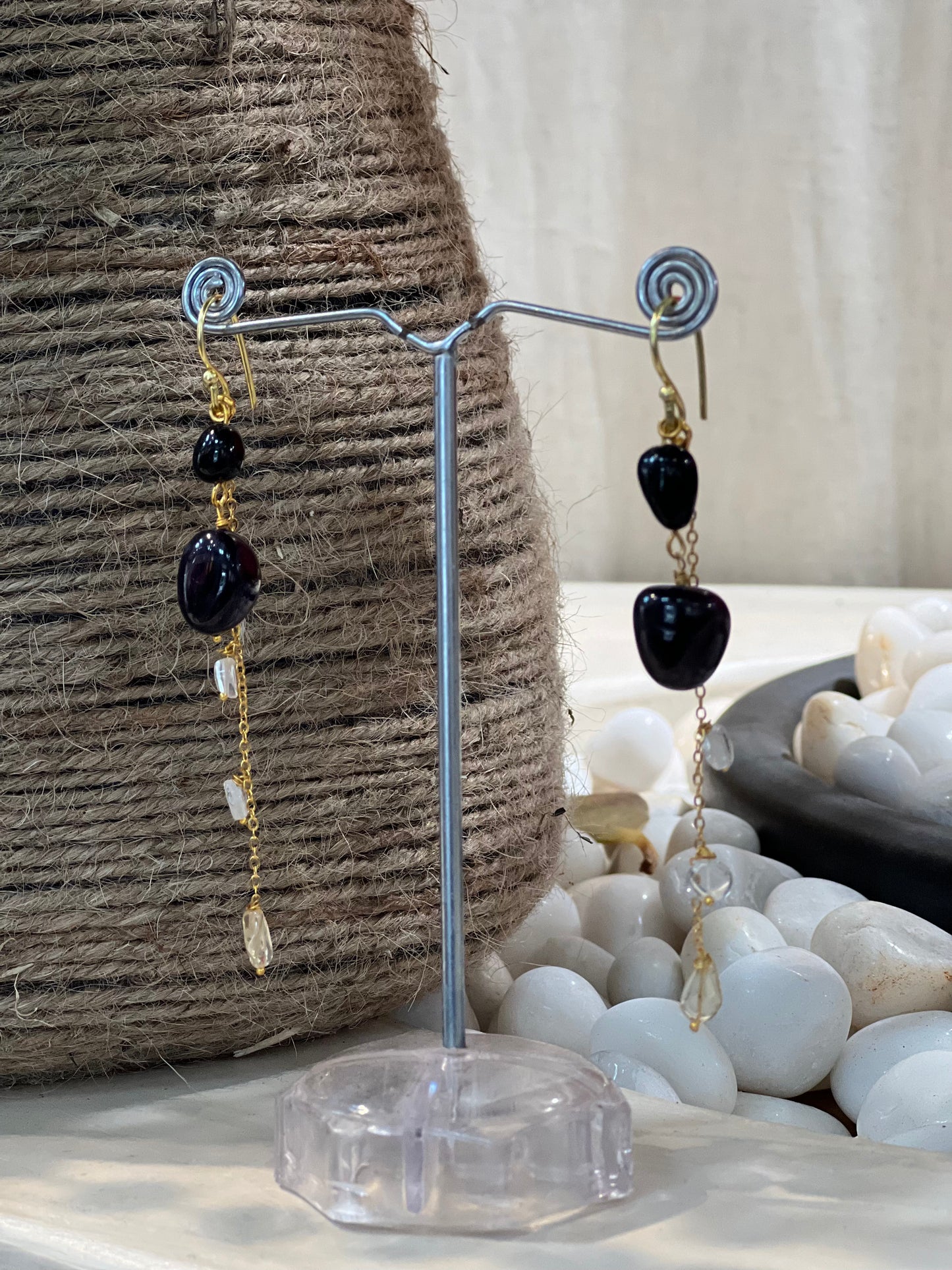 BLACK & WHITE STONE EARRINGS