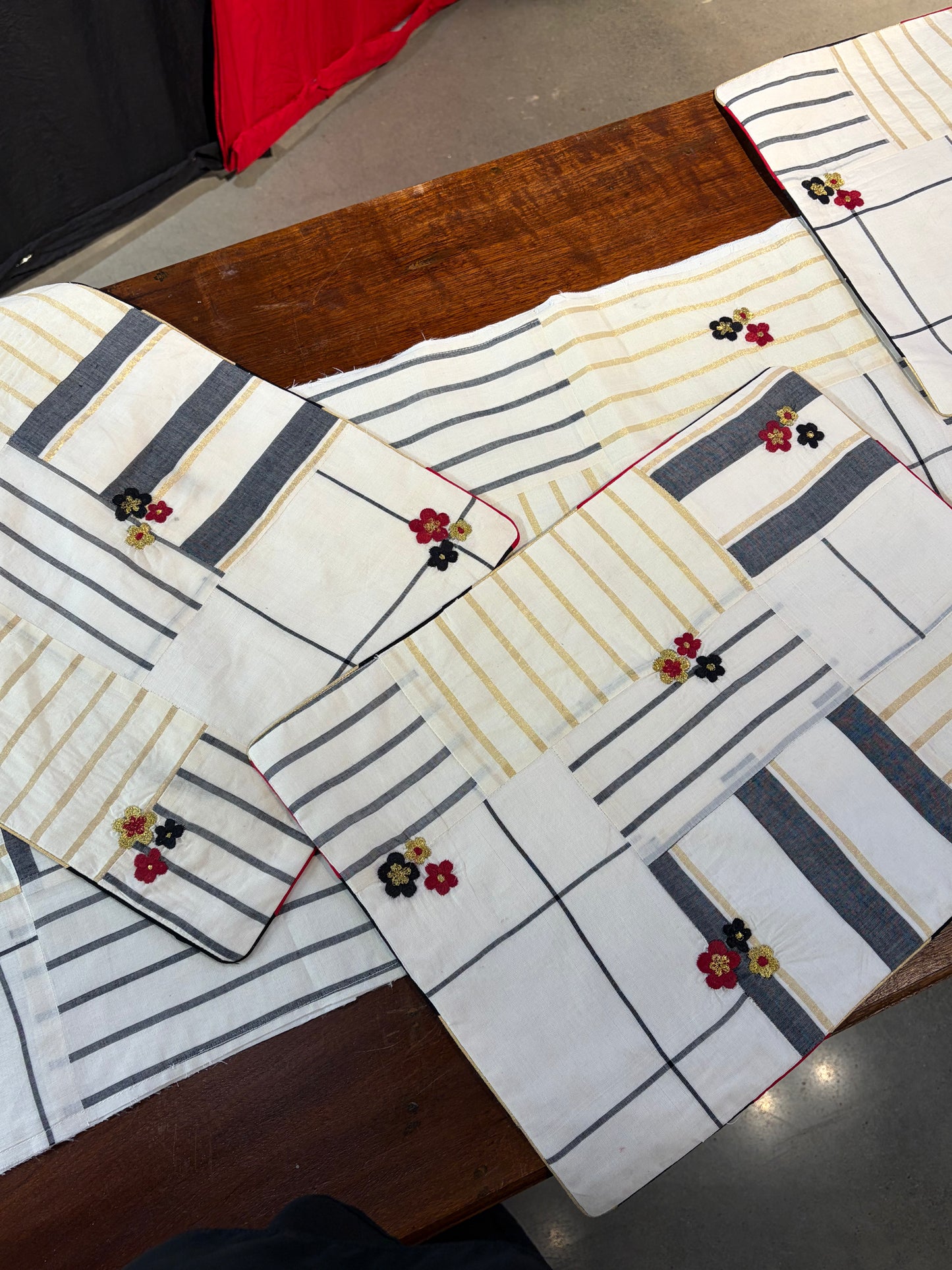 Nira Table Mat