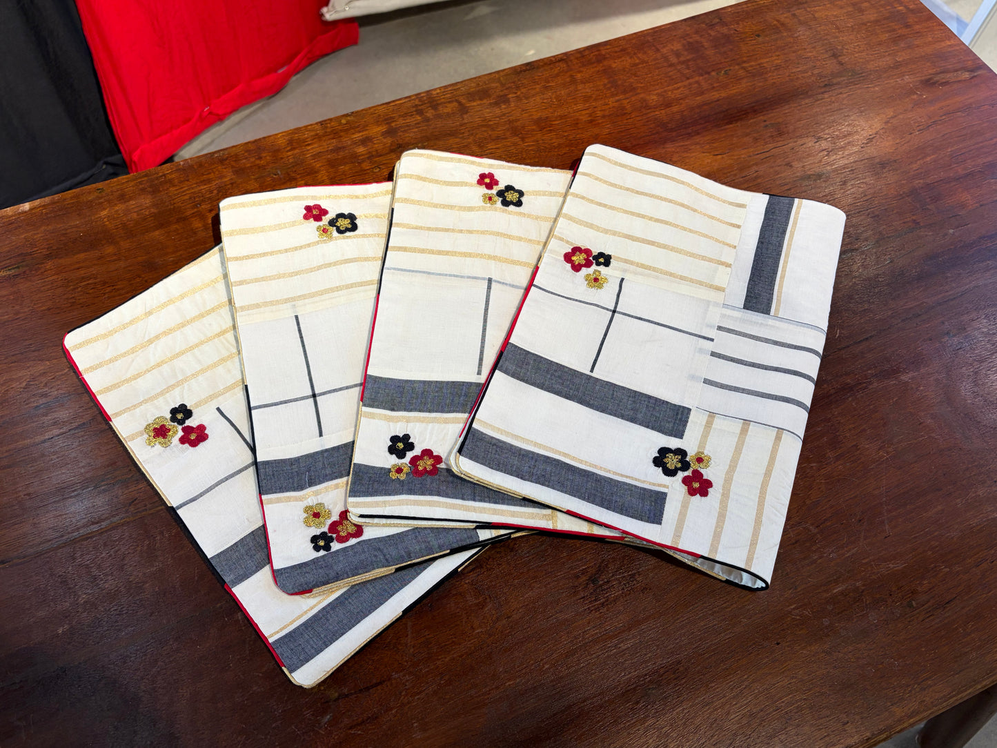 Nira Table Mat