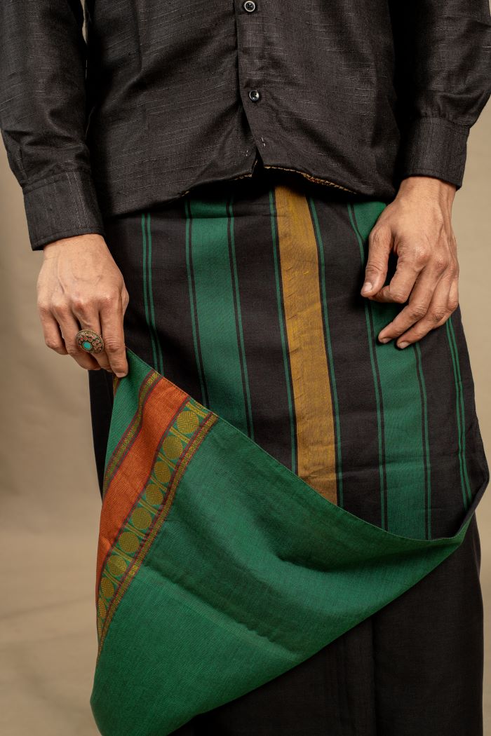 PRITVI BLACK VESHTI