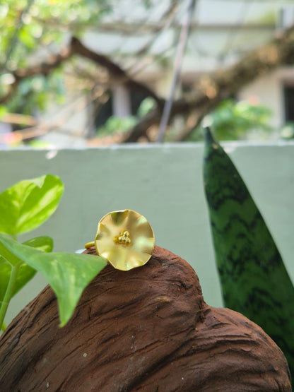 BRASS STATEMENT FINGER RING