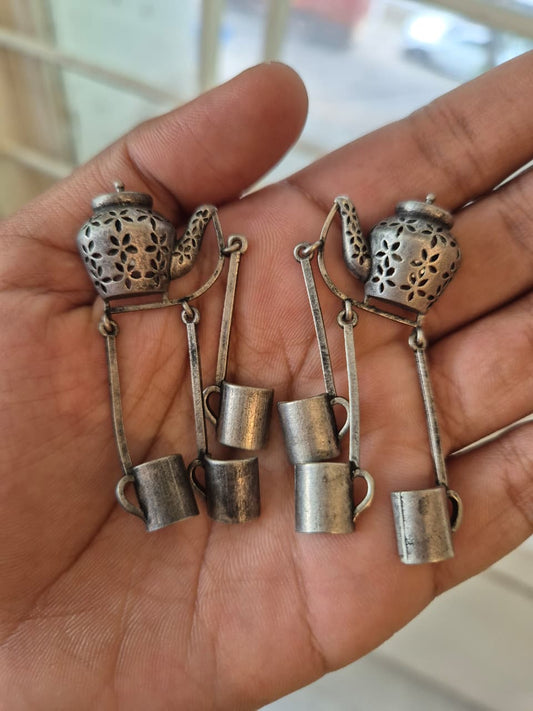 KETTLE AND CUP STATEMENT STUD