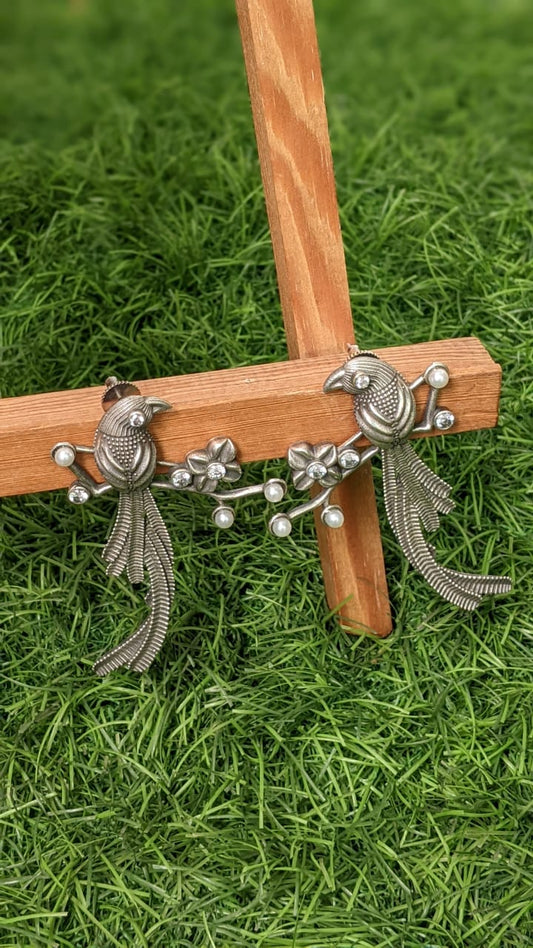 SILVER PARAKEET STATEMENT STUD