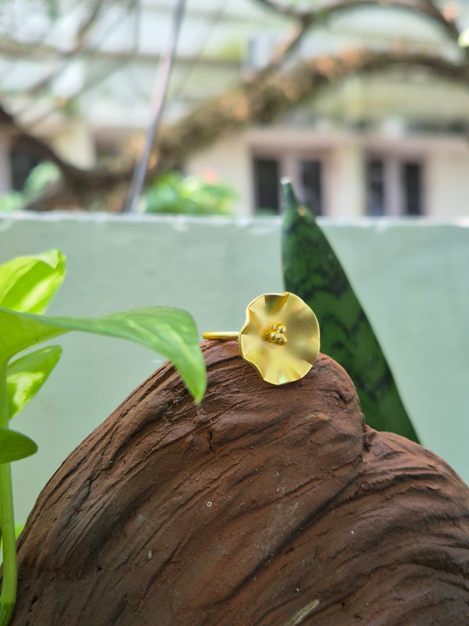 BRASS STATEMENT FINGER RING
