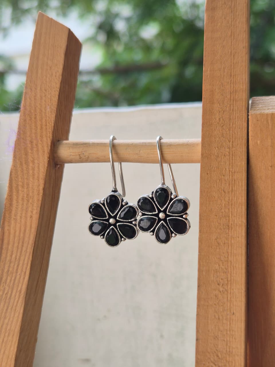 FLORAL BLACK STONE HOOKS