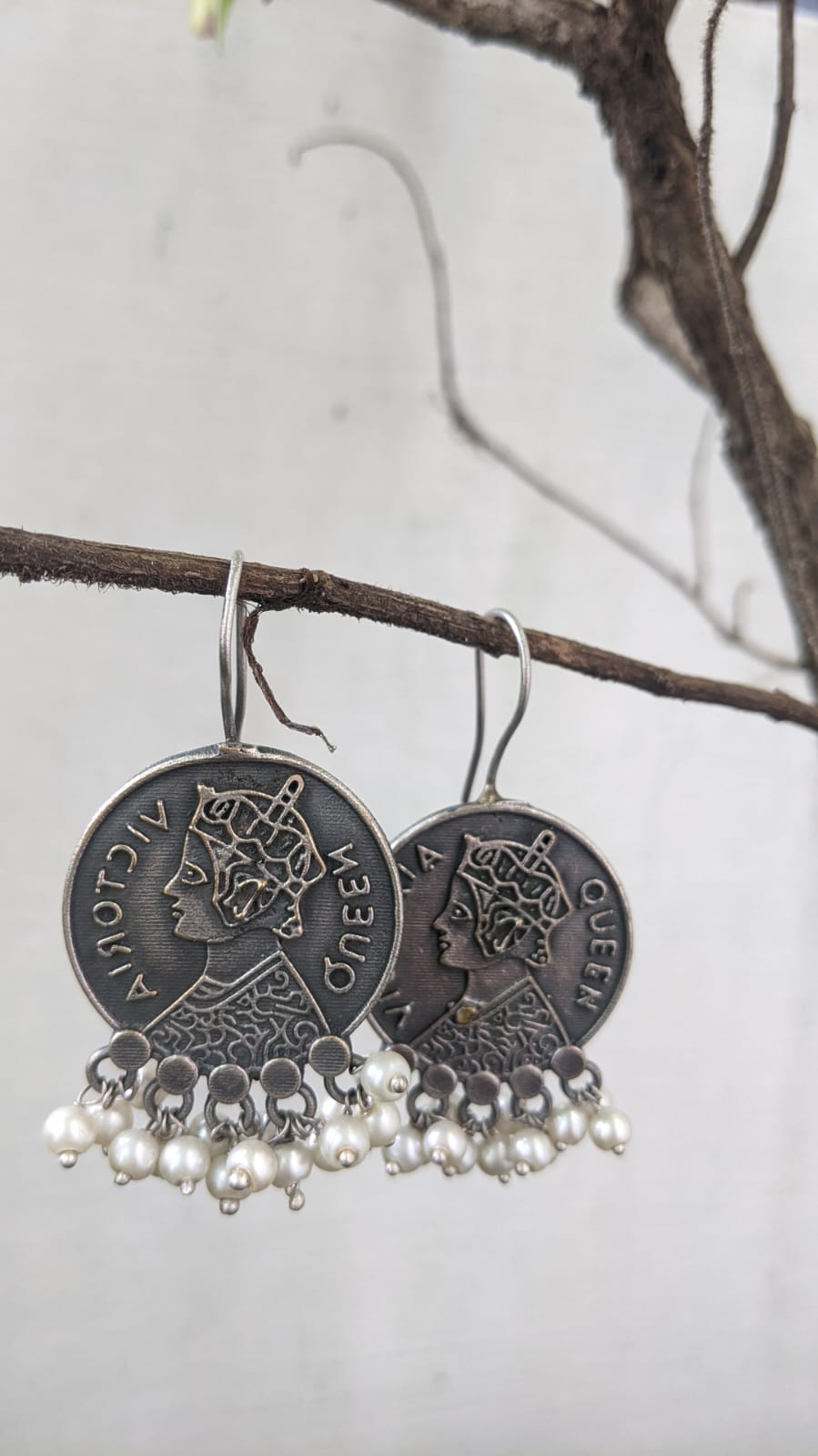 QUEEN VICTORIA | SILVER PLATED STATEMENT HOOKS