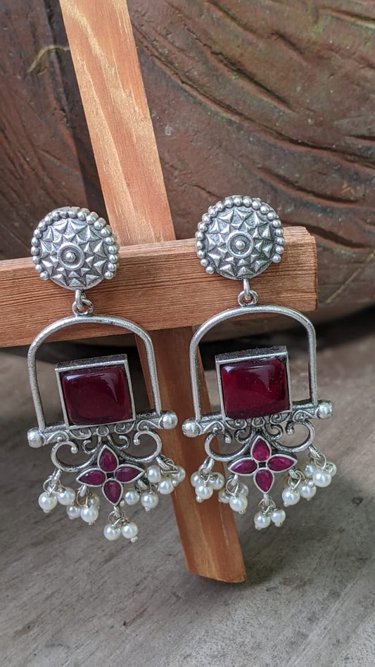 TULYA PEARL STATEMENT STUD