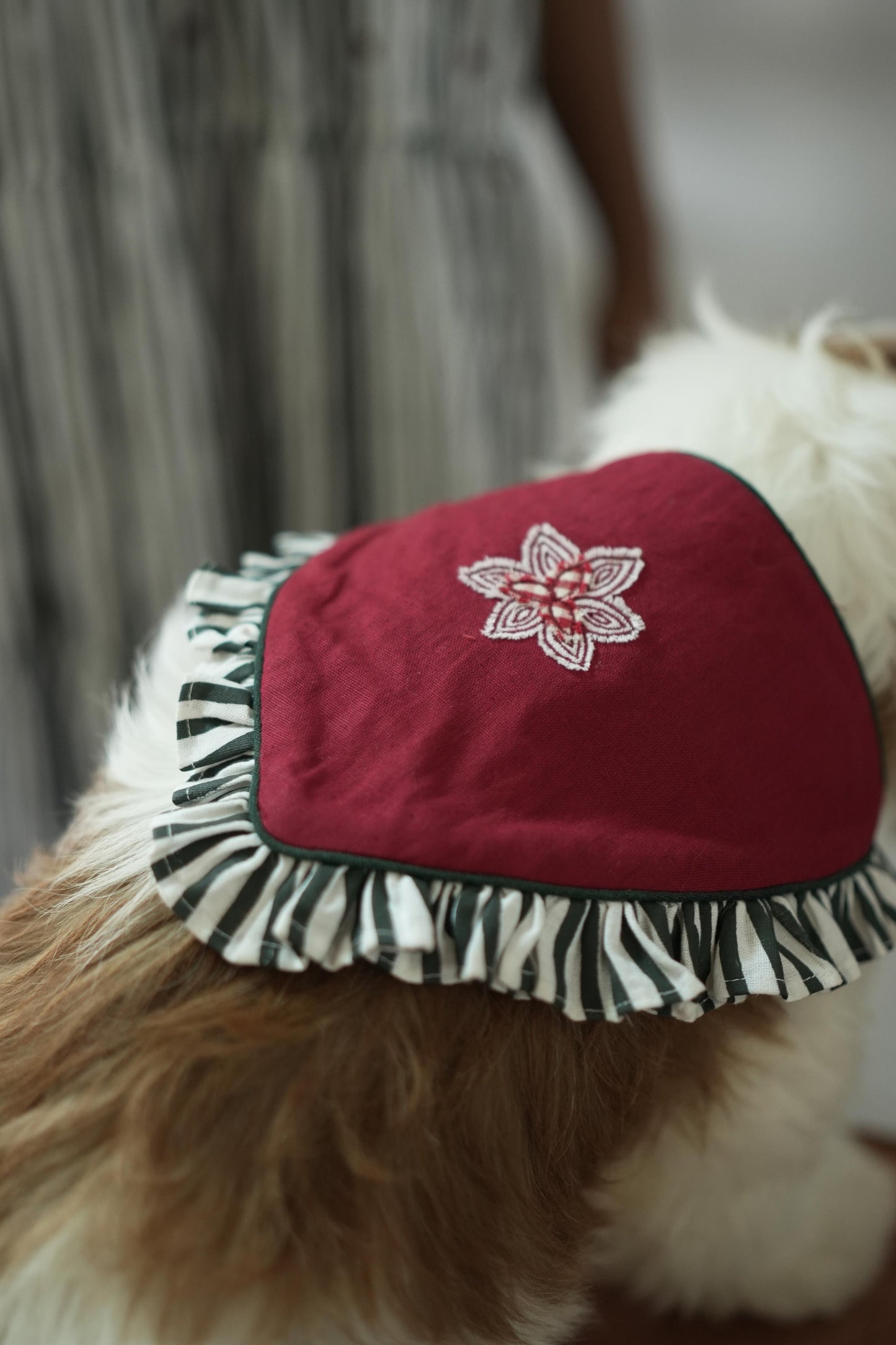 FRILLED CHRISTMAS FLOWER BIB