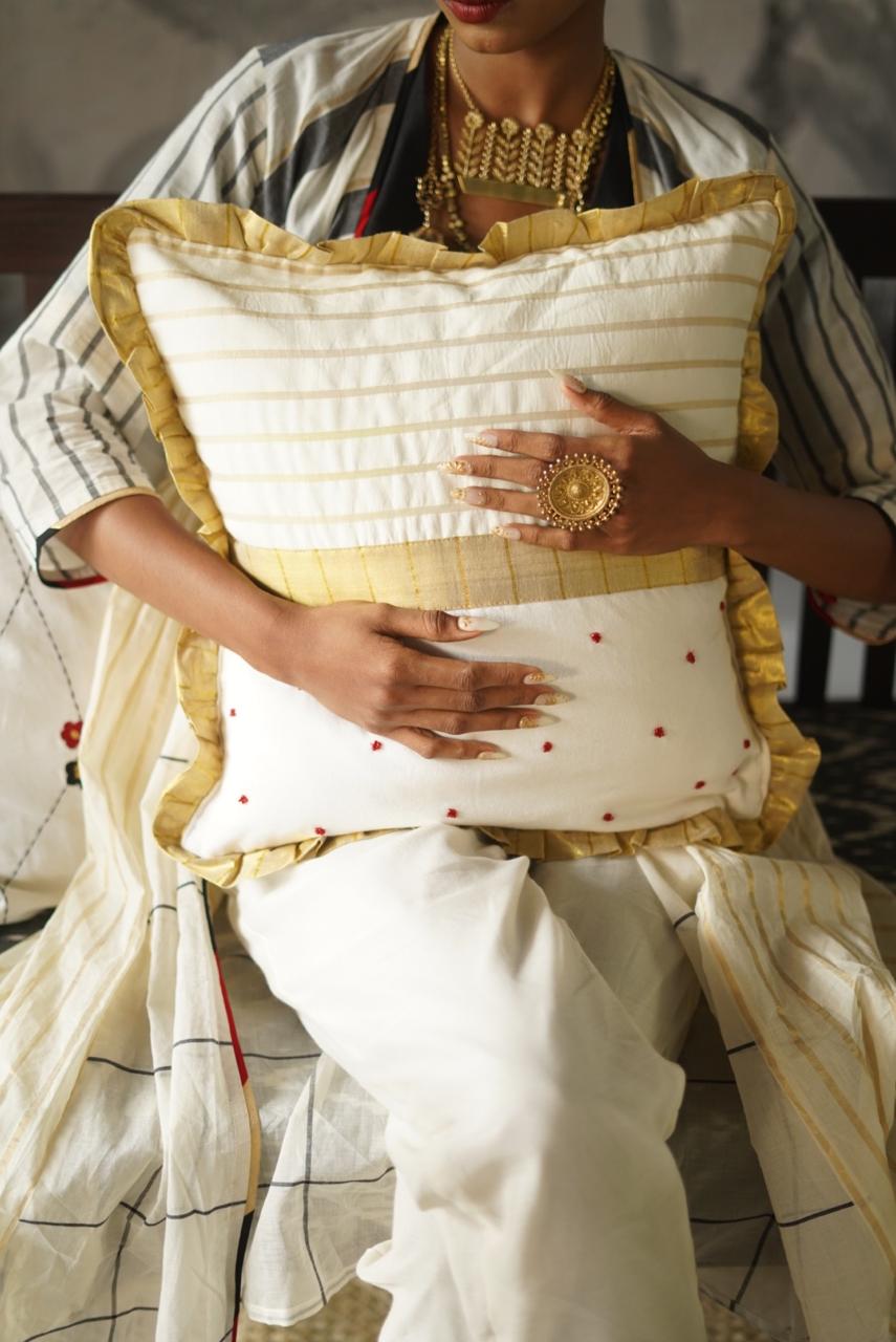 Swarna Nira Cushion Cover – view 2