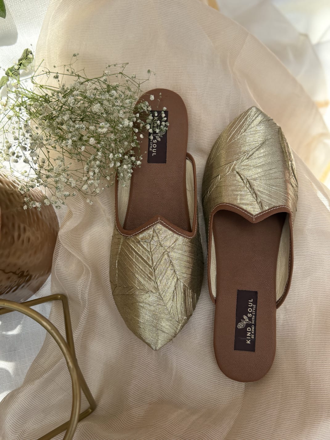 SUVARNA UNISEX MOJARIS