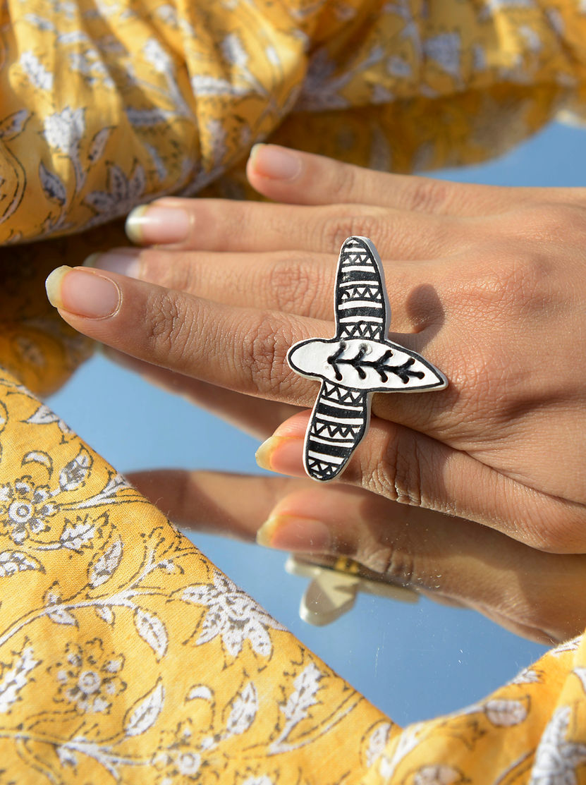 Basanti the Bee: Ring