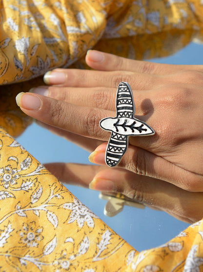 Basanti the Bee: Ring